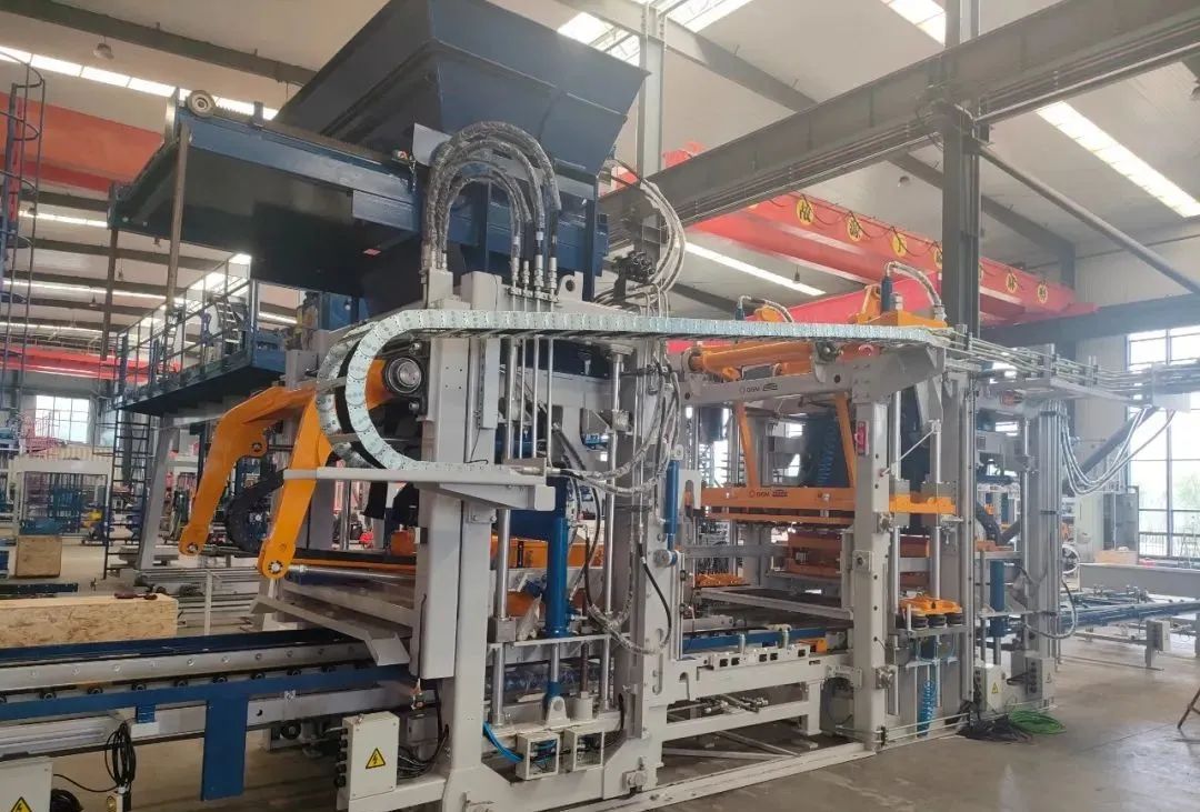 泉工ZN900CG國產(chǎn)設備首次進入北美市場，開創(chuàng)中國磚機新紀元